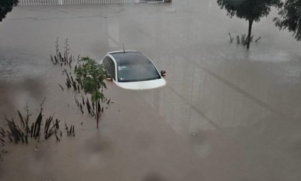 DECENAS DE FAMILIAS EVACUADAS POR FUERTES LLUVIAS EN ARGENTINA
