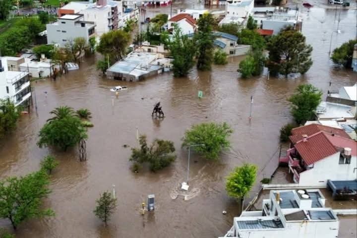 13 MUERTOS Y 1.300 EVACUADOS POR INUNDACIONES EN ARGENTINA
