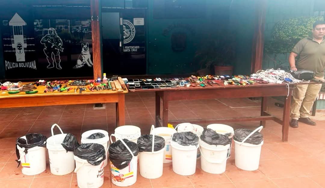 EN PALMASOLA DECOMISA 260 LITROS DE MACERADO DE PIÑA POR CARNAVAL