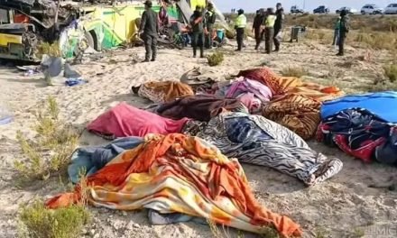 POLICÍA CONFIRMA 37 FALLECIDOS Y 39 HERIDOS EN LA COLISIÓN DE BUSES EN UYUNI