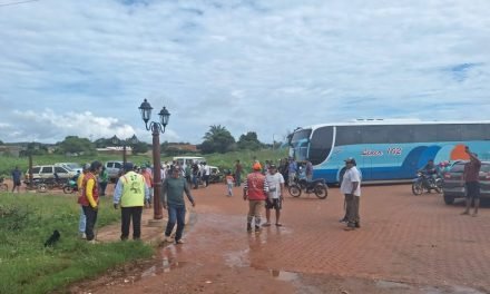 SAN JAVIER BLOQUEA LA CARRETERA EXIGIENDO COMBUSTIBLE