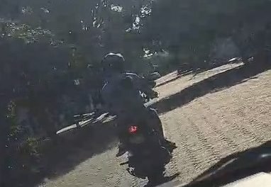 MOTOCICLISTA EXPONE UN NIÑO AL PELIGRO