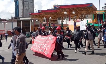 FABRILES Y  COD MARCHAN EXIGIENDO CAMBIOS EN EL MINISTERIO DE TRABAJO