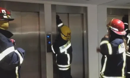 MÁS DE 50 PERSONAS QUEDARON ATRAPADAS EN ASCENSORES POR EL APAGÓN MASIVO EN ARGENTINA