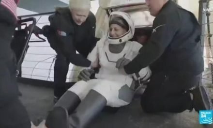 REGRESAN ASTRONAUTAS TRAS PASAR NUEVE MESES VARADOS EN EL ESPACIO