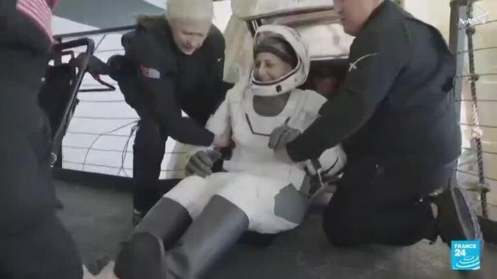 REGRESAN ASTRONAUTAS  TRAS PASAR NUEVE MESES VARADOS EN EL ESPACIO