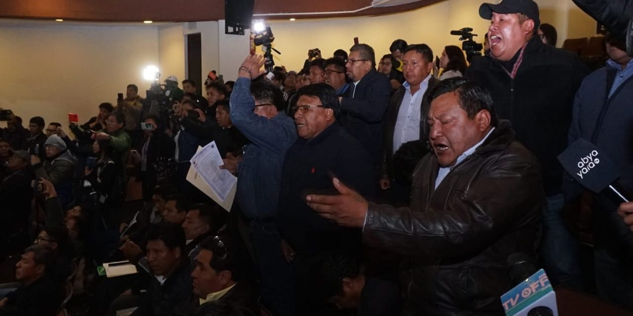 TENSIÓN  EN LA REUNIÓN ENTRE CHOFERES Y REPRESENTANTES DEL GOBIERNO