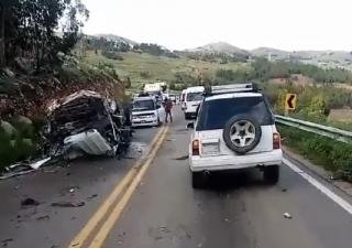 CHOQUE MÚLTIPLE DEJA AL MENOS DOS FALLECIDOS EN RUTA A SACABA