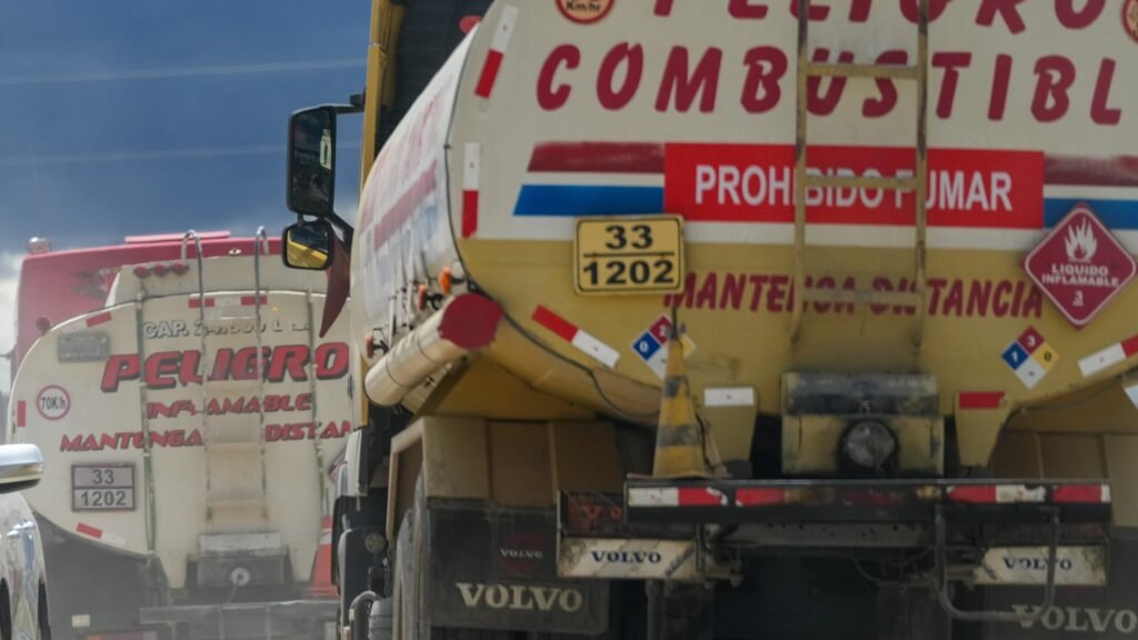 YPFB ASEGURA QUE SE LLEGÓ AL 100% DE LOS DESPACHOS DE COMBUSTIBLES EN LA PAZ