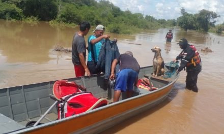 EVACÚAN A FAMILIAS EN OKINAWA Y PAILÓN TRAS EL DESBORDE DEL RÍO GRANDE
