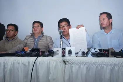 GOBIERNO SE PONE PLAZO HASTA EL 31 DE MARZO PARA NORMALIZAR DIÉSEL Y GASOLINA