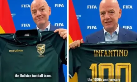 INFANTINO FELICITA A LA FBF POR SUS 100 AÑOS Y MUESTRA LA CAMISETA CONMEMORATIVA
