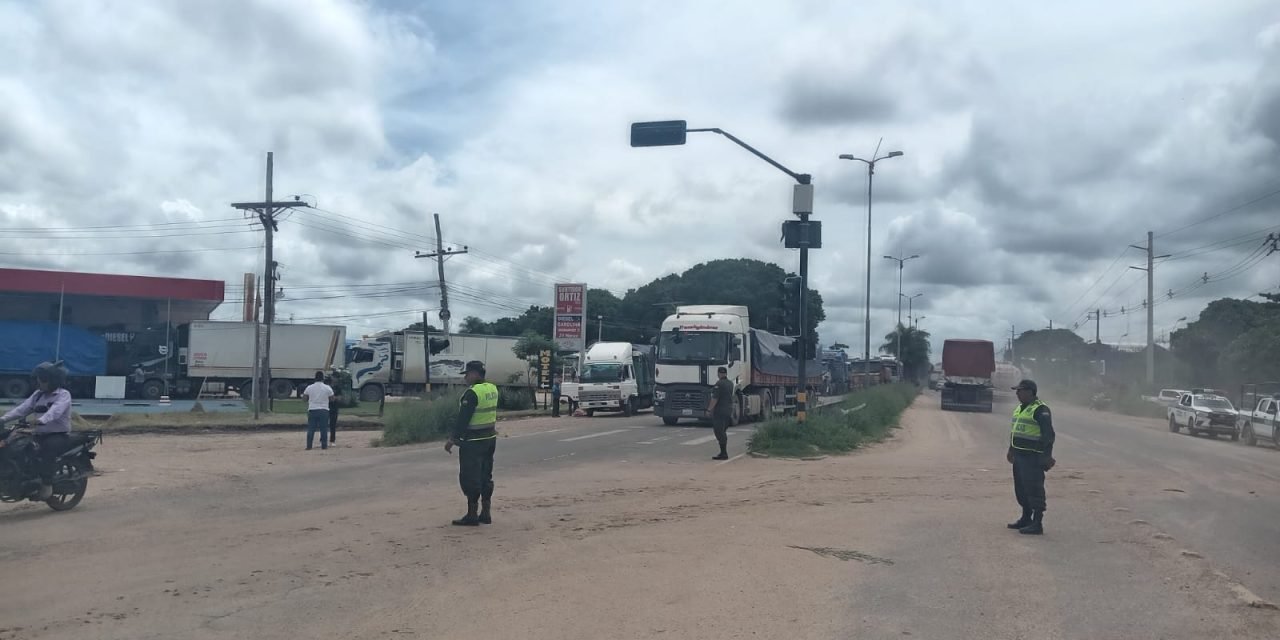 MOTOTAXISTAS LEVANTAN BLOQUEO TRAS LLEGAR A ACUERDO CON LA ANH
