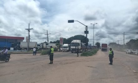 MOTOTAXISTAS LEVANTAN BLOQUEO TRAS LLEGAR A ACUERDO CON LA ANH