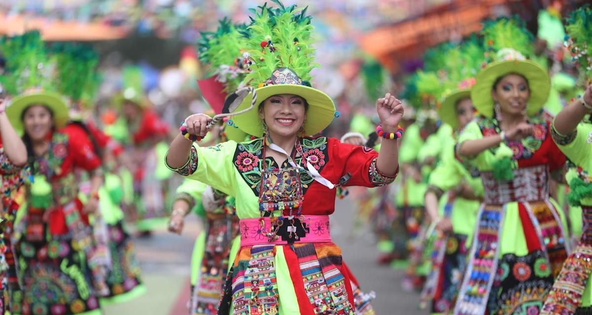 EL CARNAVAL DE ORURO EXHIBE SU DIVERSIDAD Y GRANDEZA EN EL AÑO DEL BICENTENARIO DE BOLIVIA