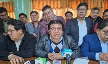 CHOFERES DE EL ALTO ANUNCIAN PARO INDEFINIDO DESDE EL LUNES POR LA ESCASEZ DE COMBUSTIBLE