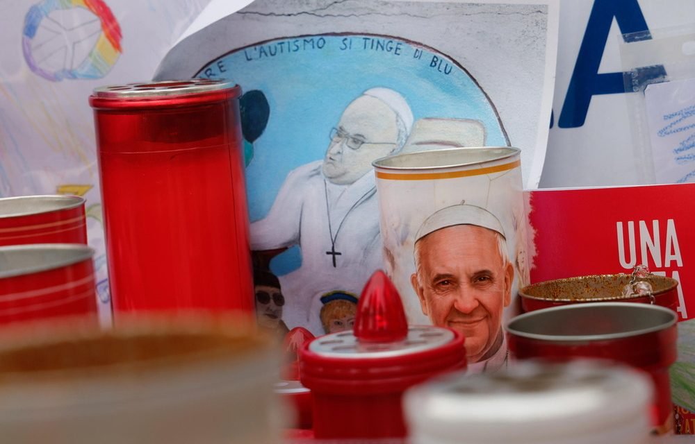 EL PAPA SIGUE EN TERAPIA Y REDACTARÁ LA HOMILÍA DEL DOMINGO