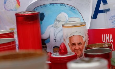 EL PAPA SIGUE EN TERAPIA Y REDACTARÁ LA HOMILÍA DEL DOMINGO