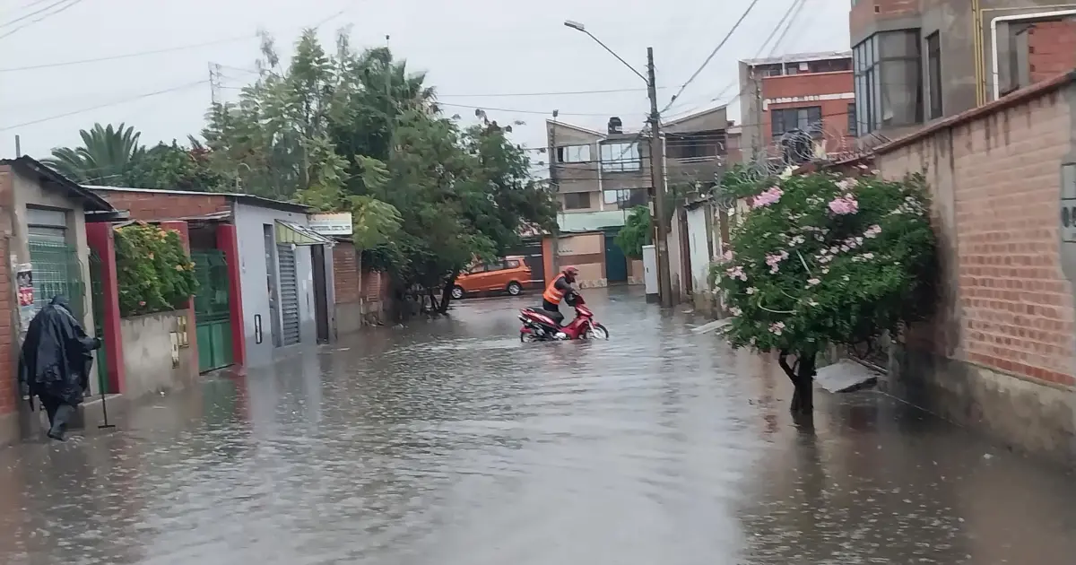 PERSISTEN LAS LLUVIAS Y QUILLACOLLO AMANECE CON VARIAS CALLES INUNDADAS