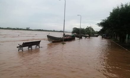 RURRENABAQUE SE INUNDA Y EVACUACIÓN SE DIFICULTA POR FALTA DE COMBUSTIBLE