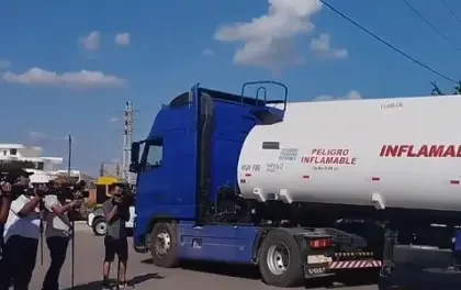 LLEGAN CISTERNAS CON COMBUSTIBLE Y ESPERAN CUBRIR 80% DE LA DEMANDA