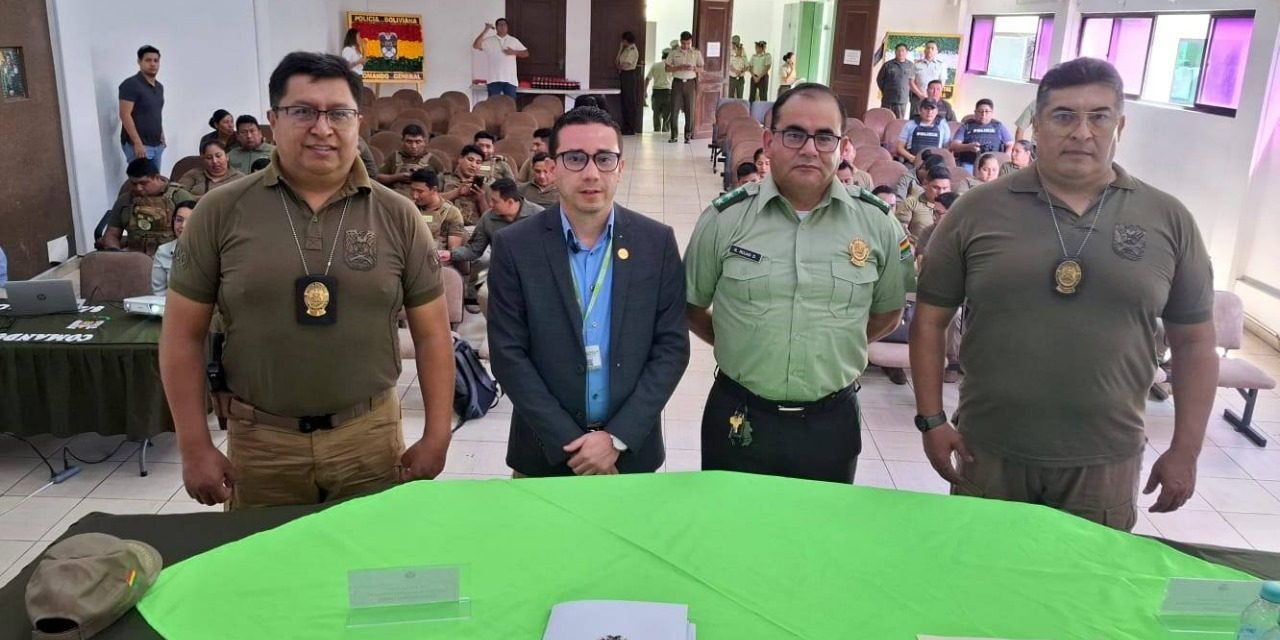 CAPACITANA PERSONAL POLICIAL SOBRE EL CORRECTO USO DEL ECOSISTEMA DEL MINISTERIO PÚBLICO Y SOCIALIZA LA POLÍTICA «CERO PAPEL”      