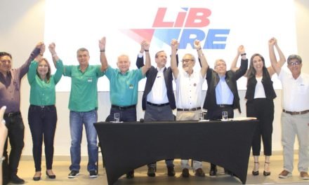 DEMÓCRATAS Y EL FRI CONSOLIDAN ACUERDO Y COSTAS PROCLAMA A TUTO