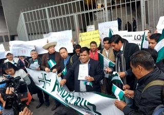 ALCALDES CRUCEÑOS INSTALAN VIGILIA EN LA ALP, EXIGEN APROBAR CRÉDITOS PARA ATENDER EMERGENCIAS