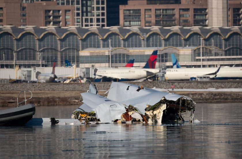 TRES PERSONAS MURIERON TRAS ESTRELLARSE UN AVIÓN EN NEBRASKA