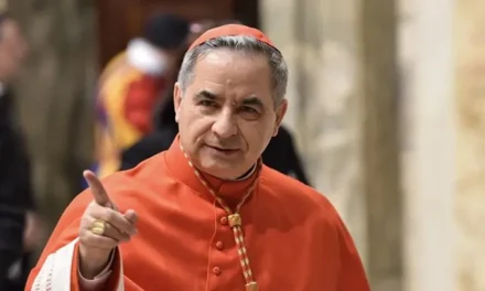 CARDENAL ITALIANO CONDENADO RENUNCIA A PARTICIPAR DEL CÓNCLAVE PARA ELEGIR NUEVO PAPA