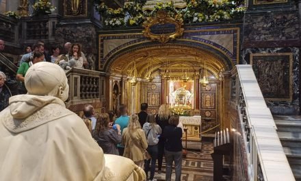 EL PAPA PIDIÓ SER ENTERRADO EN TIERRA, TUMBA SENCILLA Y SIN DECORACIÓN PARTICULAR