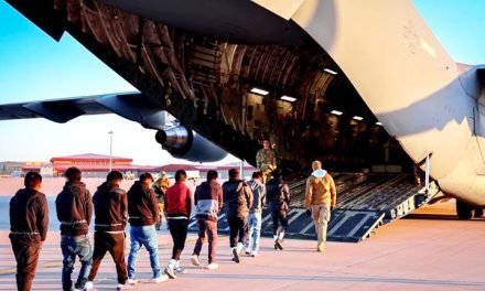 BOLIVIANOS DEPORTADOS DE EEUU SERÁN TRAÍDOS POR BOA