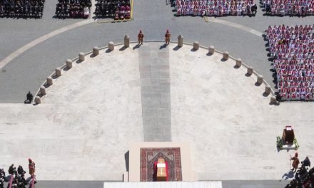 EL PAPA FRANCISCO YA DESCANSA EN LA BASÍLICA DE SANTA MARÍA LA MAYOR