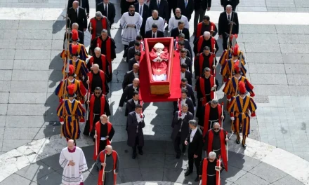 ¿QUIÉN ASISTIRÁ AL FUNERAL DEL PAPA FRANCISCO?