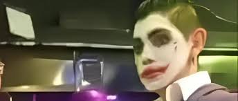 APREHENDEN A SUJETO DISFRAZADO DE JOKER, ACUSADO DE MATAR A UN JOVEN Y HERIR A OTROS DOS