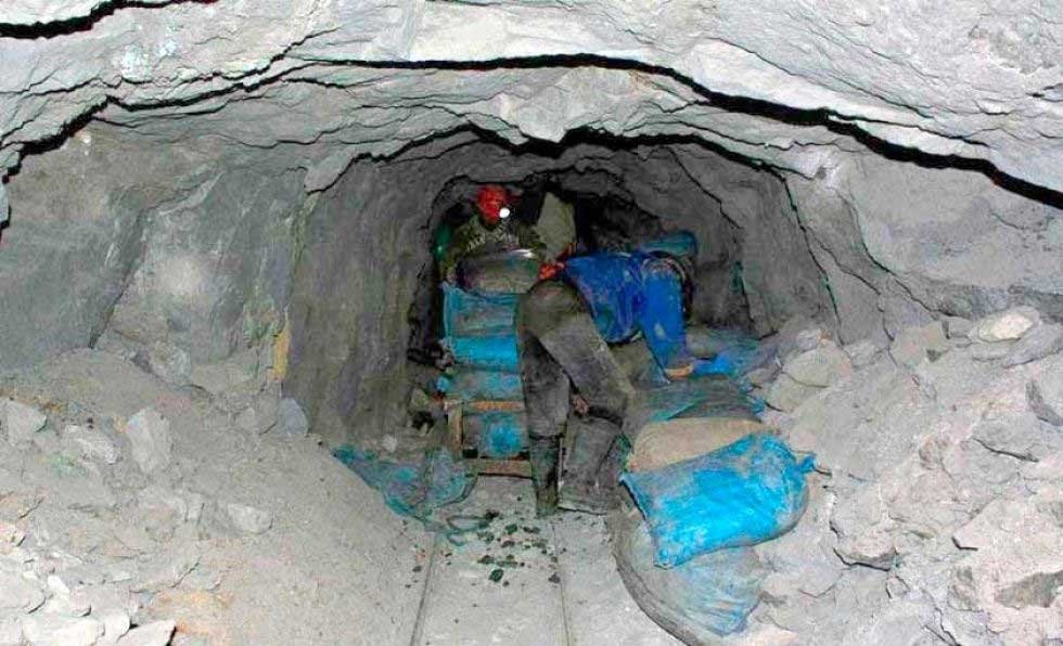 TRES MINEROS FALLECEN POR CAÍDA DE PLANCHÓN EN INTERIOR MINA EN POTOSÍ