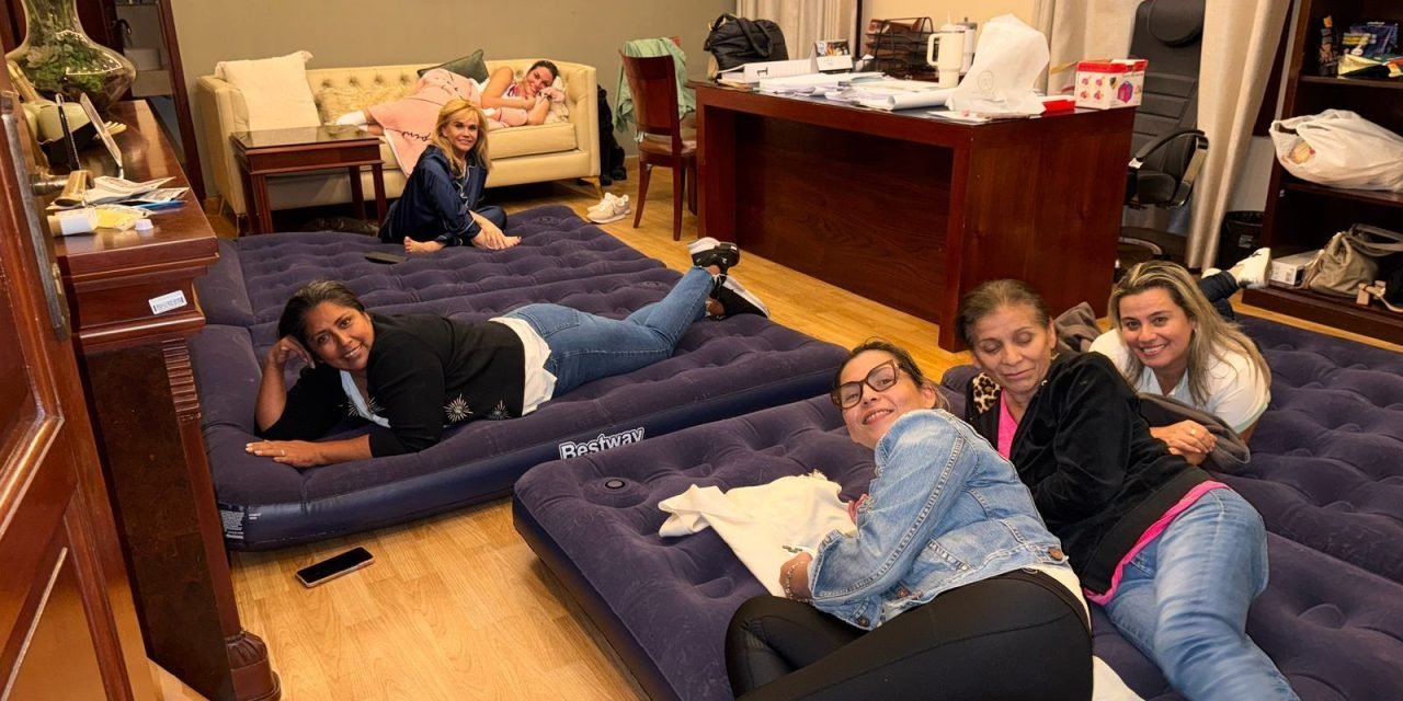 SILVANA MUCARZEL DURMIÓ EN SU OFICINA DEL CONCEJO A LA ESPERA DE LA SESIÓN