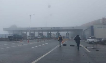 SUSPENDEN DESPEGUES Y ATERRIZAJES EN EL AEROPUERTO DE EL ALTO POR LA NEBLINA