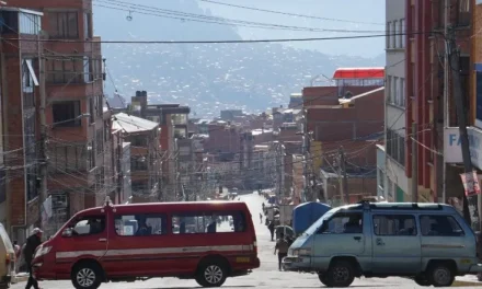 CHOFERES DE LA PAZ DECLARAN CUARTO INTERMEDIO EN PARO INDEFINIDO