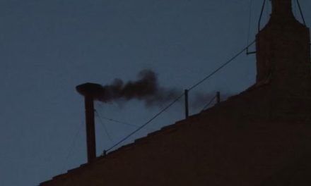 SIN ACUERDO TRAS LA PRIMERA VOTACIÓN, SE EMITIÓ LA FUMATA NEGRA