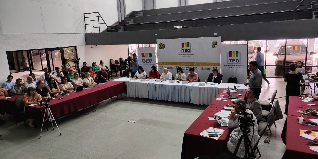 TSE Y TED SANTA CRUZ REALIZAN TALLER SOBRE REGLAMENTOS DE PROPAGANDA ELECTORAL Y ESTUDIOS DE OPINIÓN RUMBO A LAS ELECCIONES GENERALES 2025