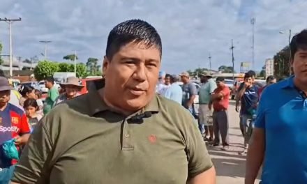 TRANSPORTE PESADO BLOQUEA YAPACANÍ POR FALTA DE COMBUSTIBLE