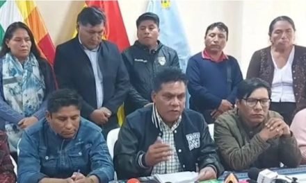 DIPUTADO AMENAZA A UN GENERAL DE LA POLICÍA QUE SE OFRECIÓ PARA APREHENDER A EVO