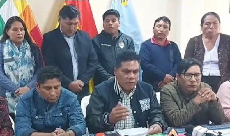 DIPUTADO AMENAZA A UN GENERAL DE LA POLICÍA QUE SE OFRECIÓ PARA APREHENDER A EVO