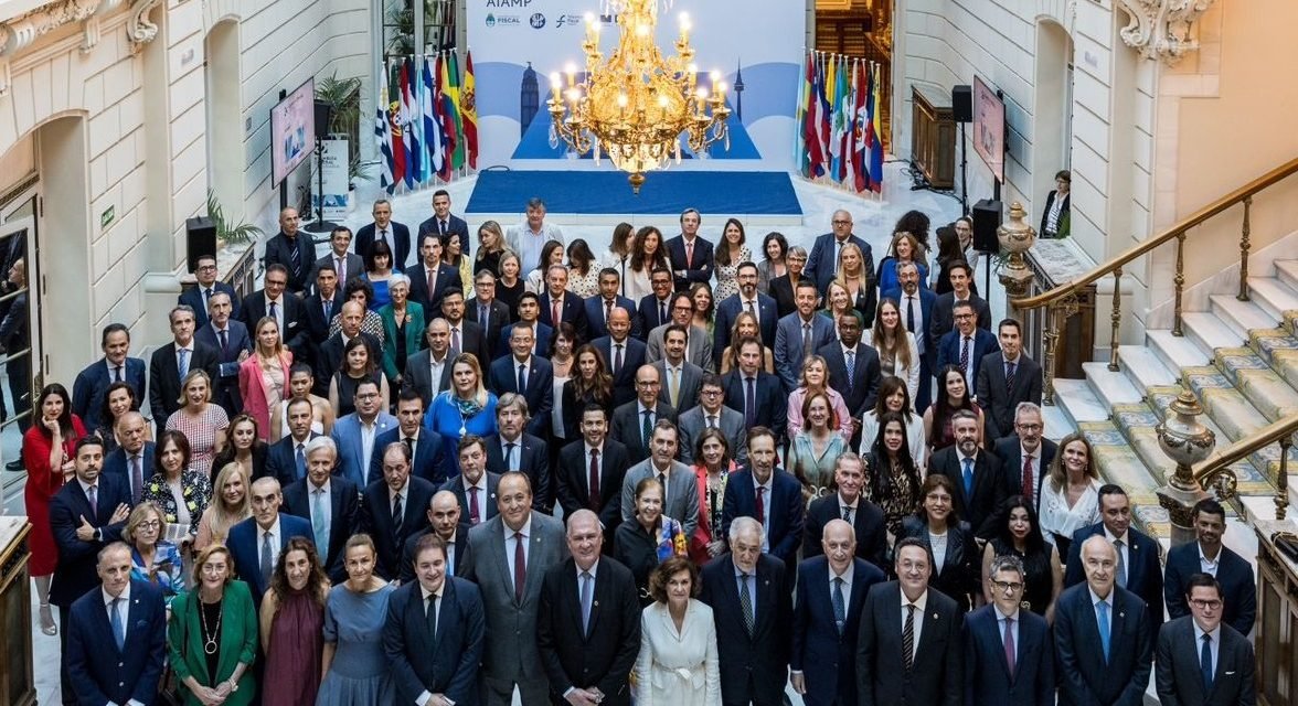 MIEMBROS DE LA AIAMP DAN LA BIENVENIDA AL FISCAL GENERAL DEL ESTADO COMO NUEVO REPRESENTANTE DE BOLIVIA ANTE ESA ASOCIACIÓN