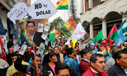FMI VE “INSOSTENIBLE COMBINACIÓN DE POLÍTICAS” EN BOLIVIA E INSTA A TOMAR MEDIDAS URGENTES