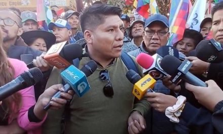 LOZA ANUNCIA QUE NO SE DARÁ LA UBICACIÓN DE EVO “POR SEGURIDAD”