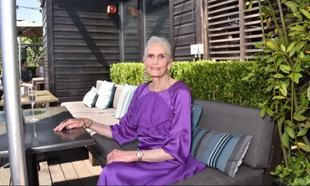 TIENE 96 AÑOS Y ES LA SUPERMODELO MÁS LONGEVA DEL MUNDO