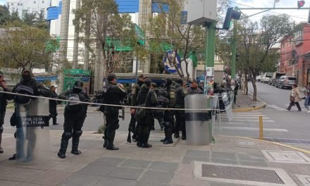 PLAZA ABAROA CON RESGUARDO POLICIAL ANTE AMENAZA ‘EVISTA’