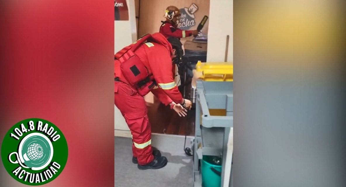 BOMBEROS Y CANES ANTIEXPLOSIVOS INSPECCIONAN EL TCP EN SUCRE POR AMENAZAS